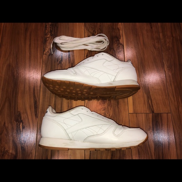White Reebok classics 👟 - Picture 2 of 4